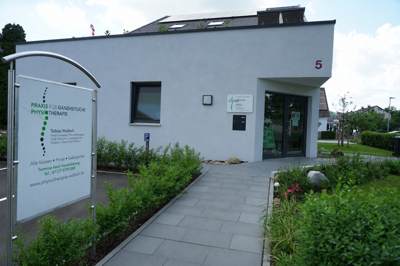 Praxisgebäude in Neckartailfingen mit kostenfreien Parkplätzen