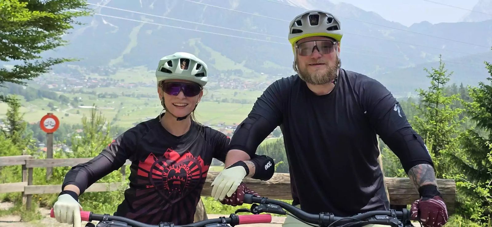 Stephanie Liebl-Fischer und Stephan Lindner mit ihren Bikes